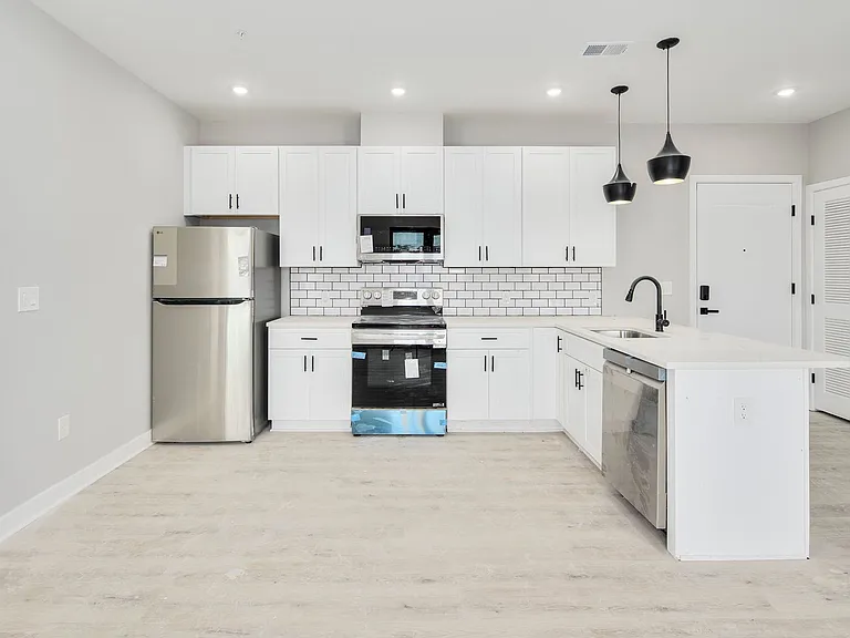 317 Kennedy St — Photo 10