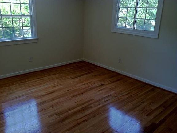 4th image of 9402 Farmington Dr