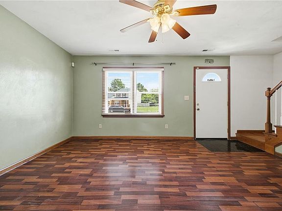 4th image of 910 Wickford Dr