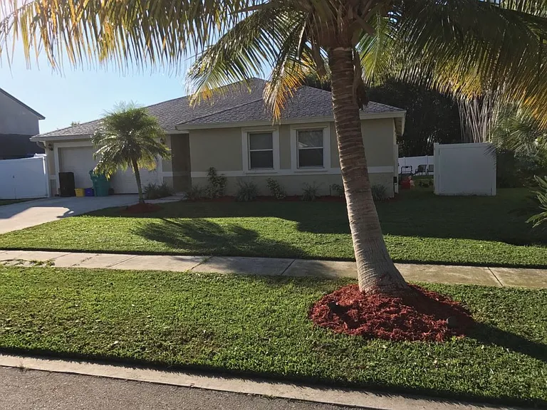 1042 NW 6th Ave — Photo 1