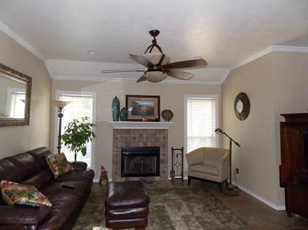 4th image of 2112 Red River Dr