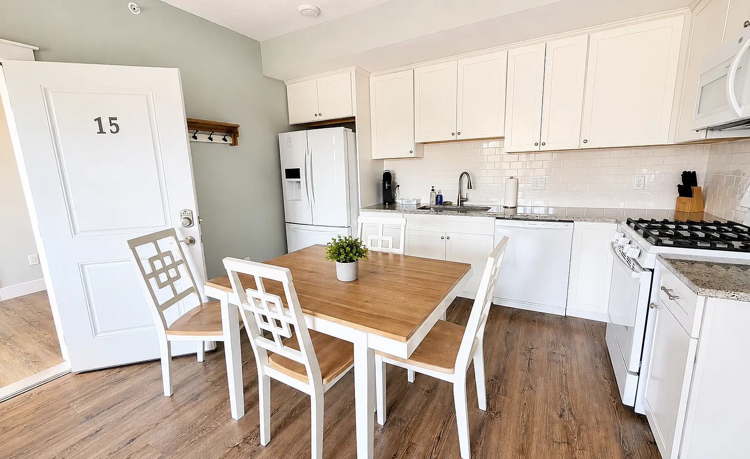 2 bed, 753 sqft, $1,800 — Photo 3