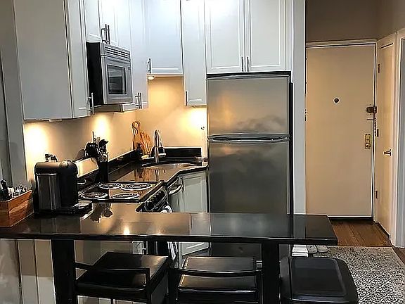 4th image of 124 W 25th St #3RR
