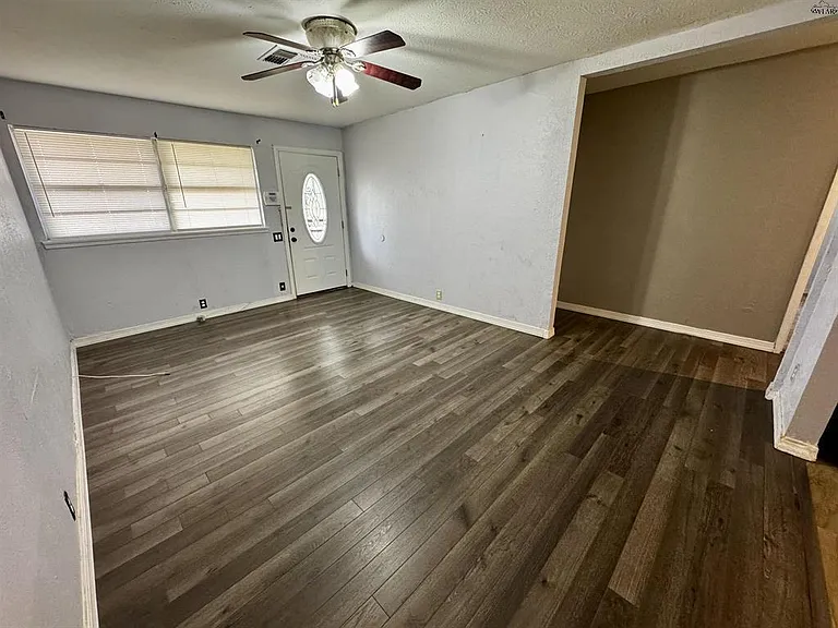 1504 Red Fox Rd — Photo 16