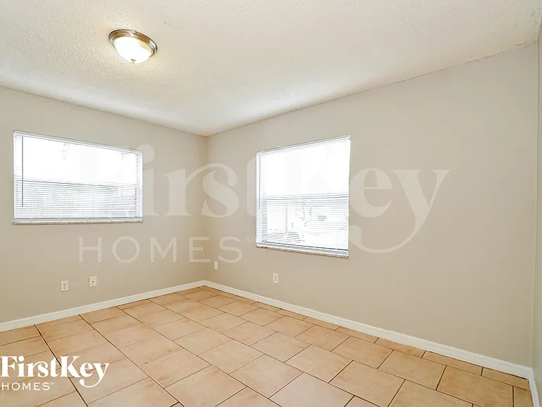 1836 Columbine Dr — Photo 9
