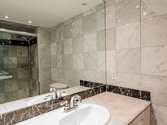 3rd image of 18011 Biscayne Blvd APT 1001-1