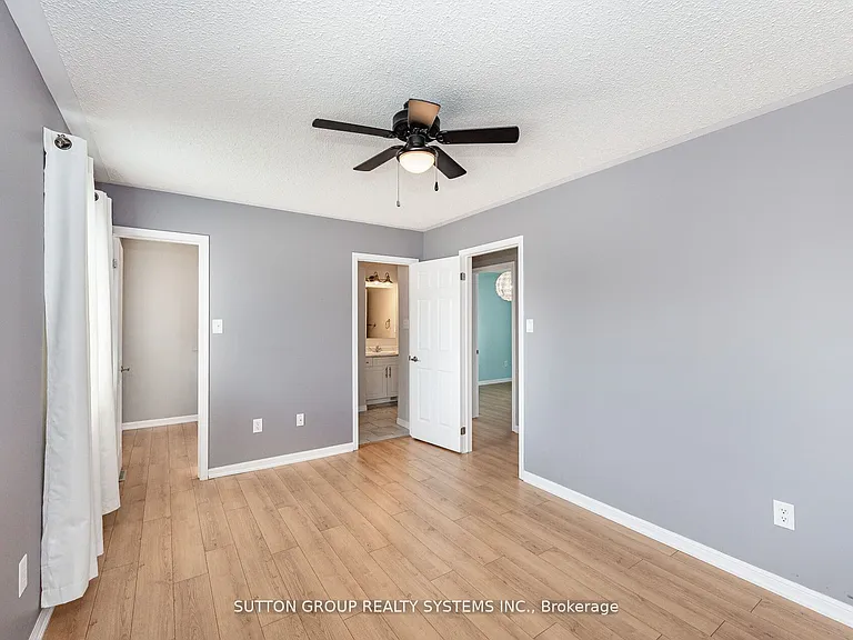 1152 Riddell Cres — Photo 20