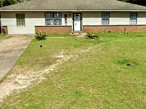 805 W Hendrix Ave, Geneva, AL 36340