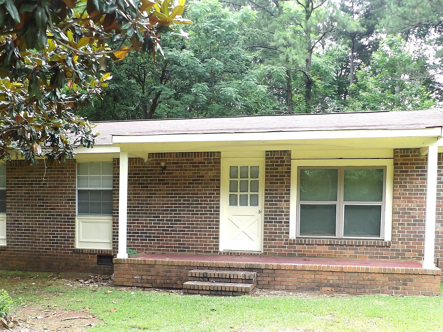3 bed, 1.0 bath, 1025 sqft, $1,450 — Photo 1