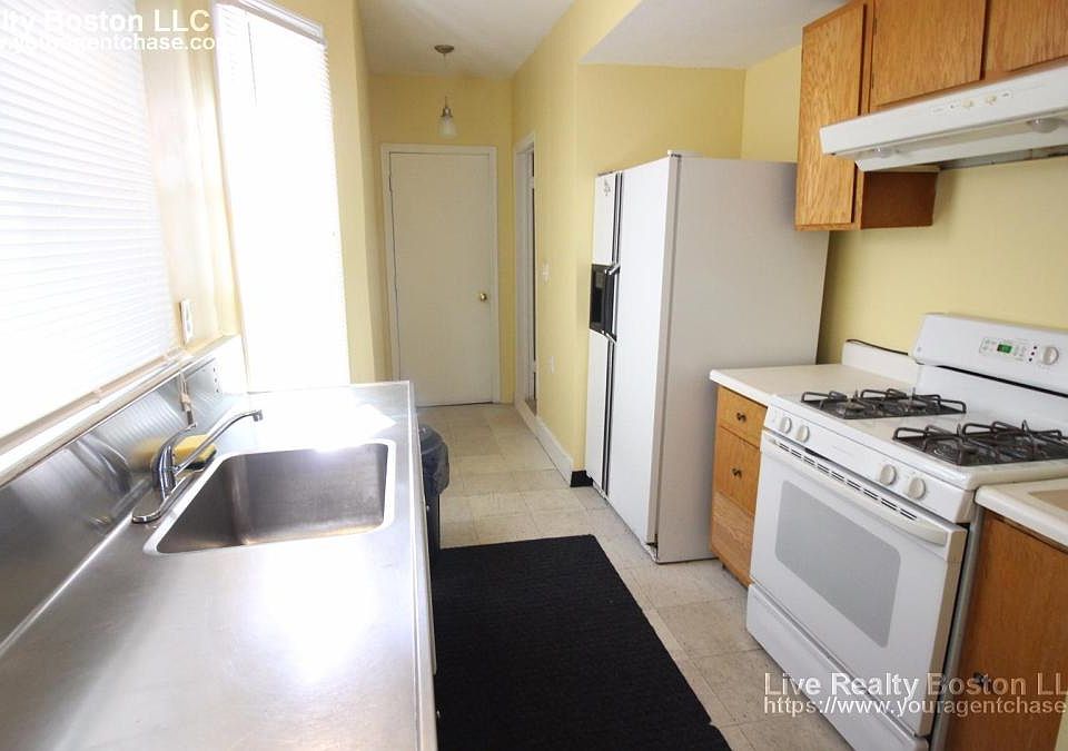 2nd image of 20 Higgins St
