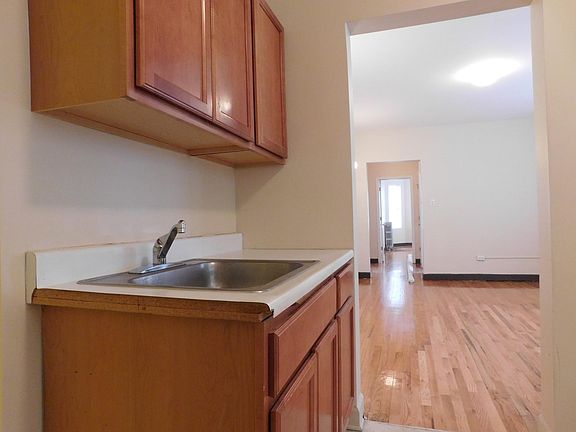5th image of 335 N Pine Ave #3