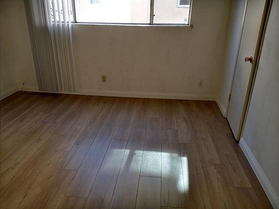 4th image of 14811 Roscoe Blvd Unit 23