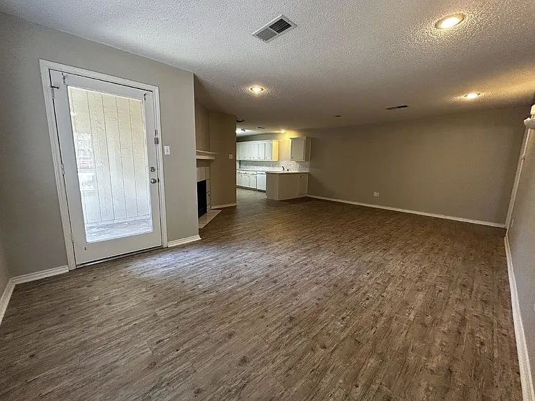 8234 Raleigh Ave — Photo 5