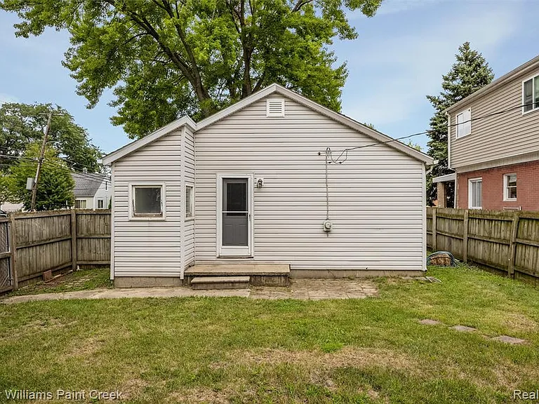 23465 Easterling Ave — Photo 20