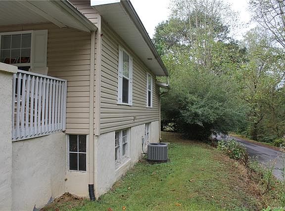 4th image of 612 Nellie St NW