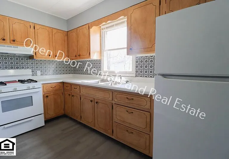 6033 S Calhoun St — Photo 5