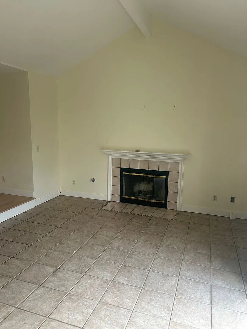 $3595.00 - Executive 3 Beds/ 2.5 Baths Beautiful Home — Photo 4