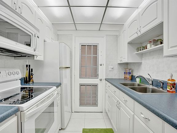 3rd image of 17001 NE 13th Avenue #104