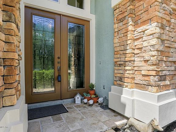 2nd image of 1492 Barrington Cir