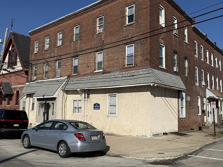 1214 E 2nd St #10 — Photo 9