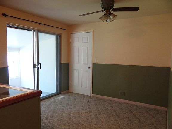 upstairs dinning area