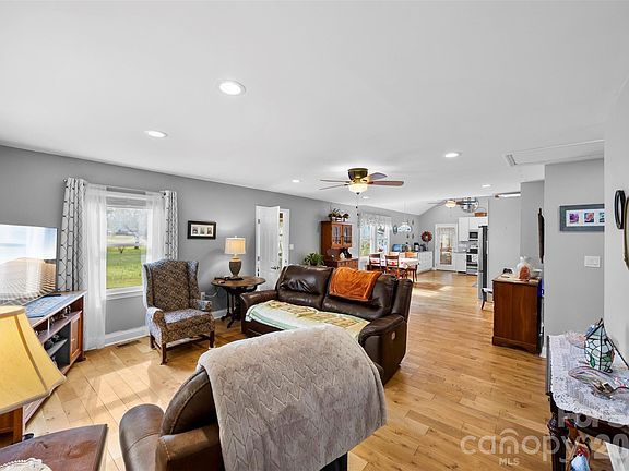 3rd image of 2300 Midland Rd