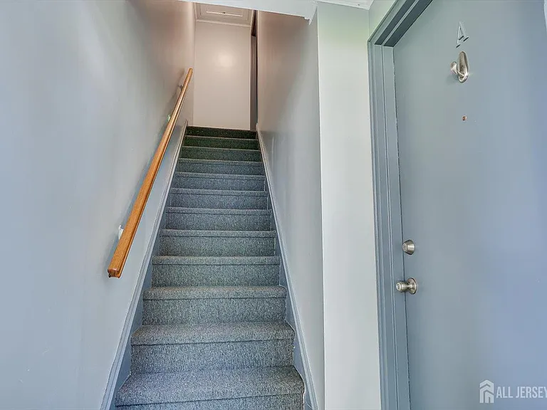 29 Garfield Park #B — Photo 4