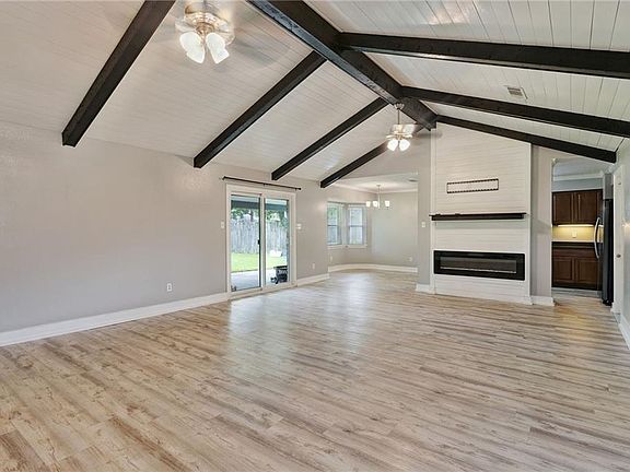 4th image of 105 Yorkshire Dr