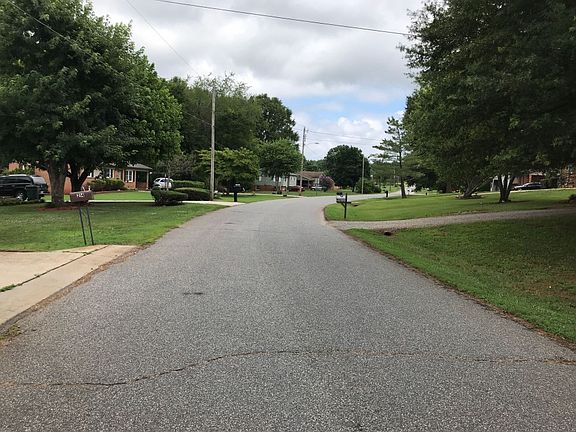 5th image of 214 Kilborne Dr