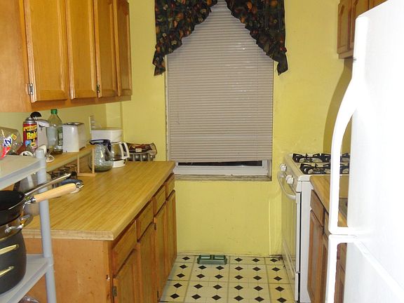 4th image of 641 Saint Lawrence Ave