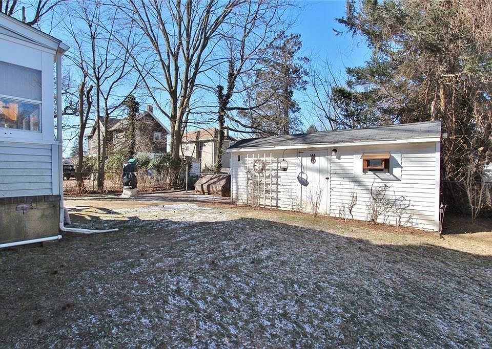 2nd image of 148 2nd St
