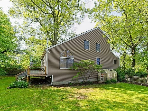 5th image of 280 Lakewood Dr