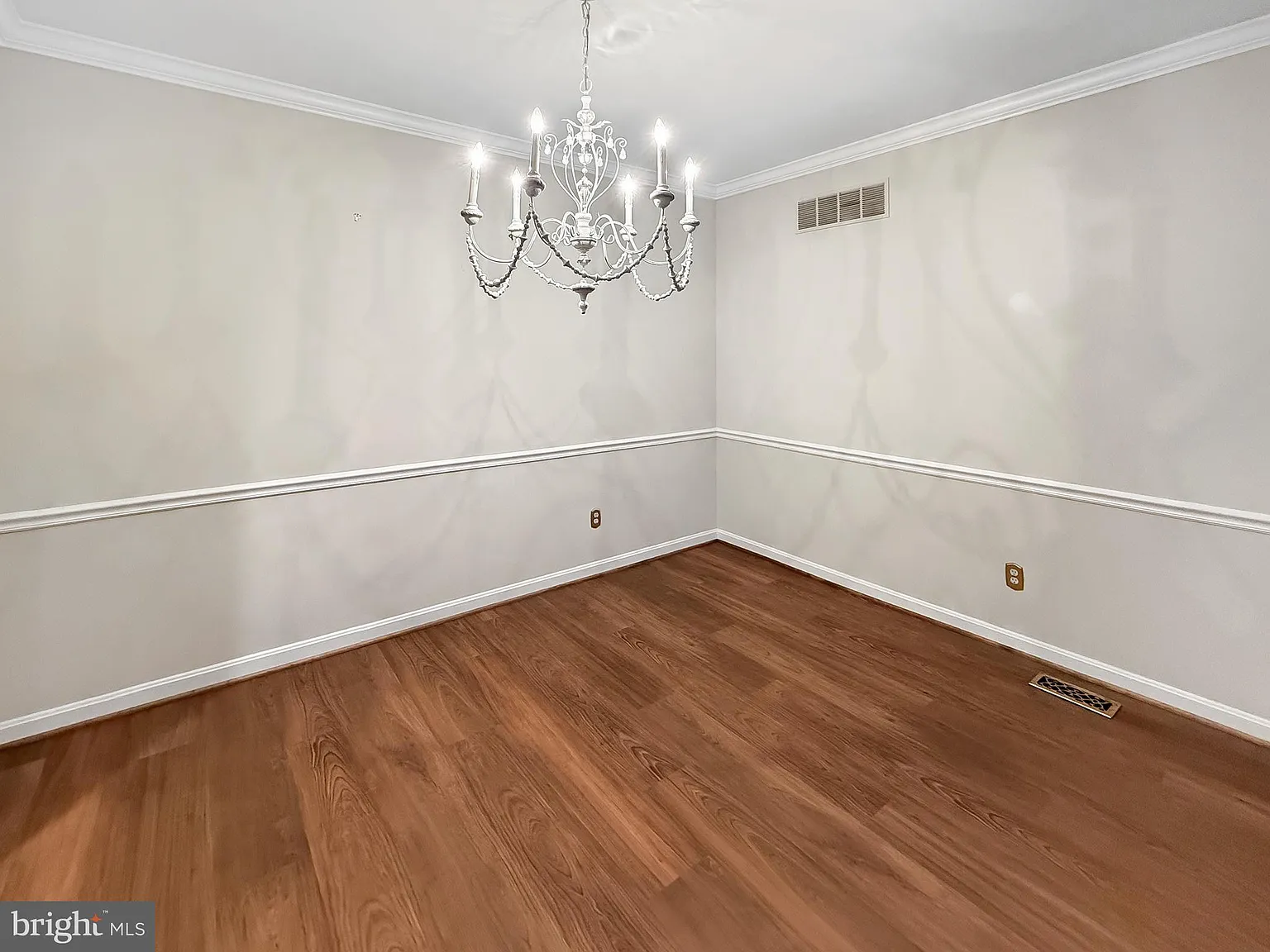 4 bed, 4.0 bath, 2420 sqft, $3,199 — Photo 3