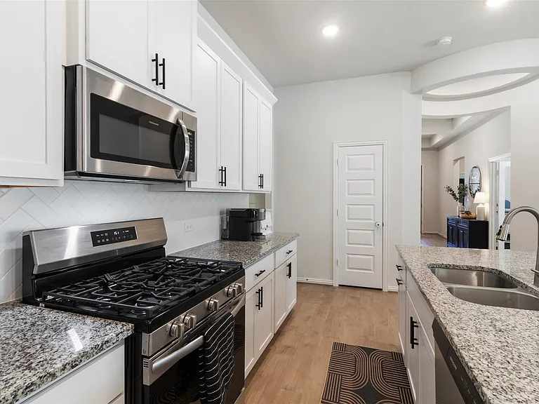 1262 Gainesville Dr — Photo 16