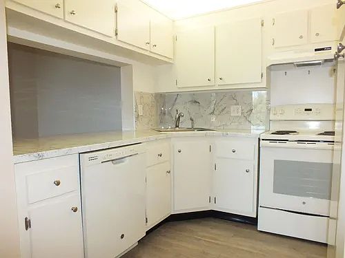 5th image of 819 Sky Pine Way APT B3