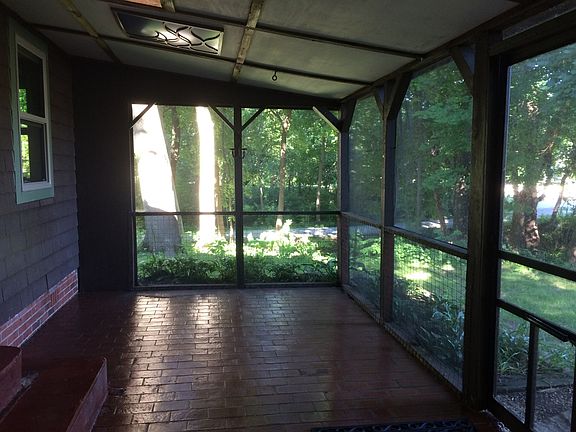 2nd image of 718 Three Oaks Rd