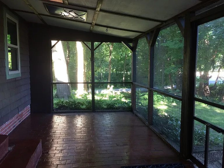 718 Three Oaks Rd — Photo 2