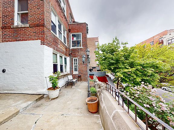2nd image of 642 W 207th St