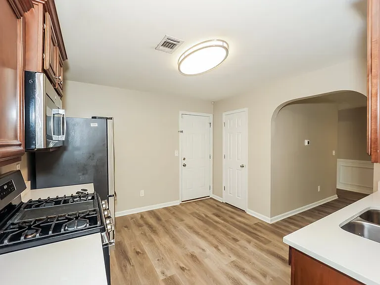 5584 Bluegrass Dr — Photo 8
