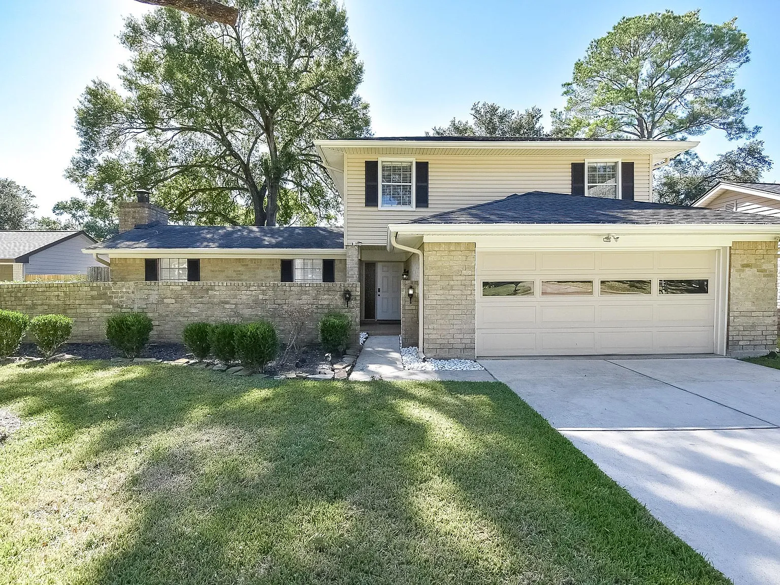 5 bed, 4.0 bath, 2951 sqft, $3,400 — Photo 2