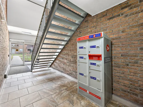 725 Wonderland Road South