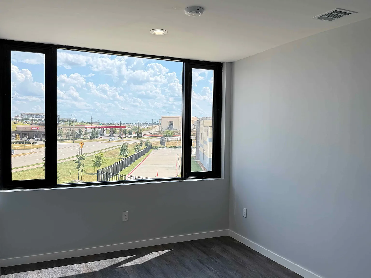 2 bed, 1200 sqft, $2,395 — Photo 4