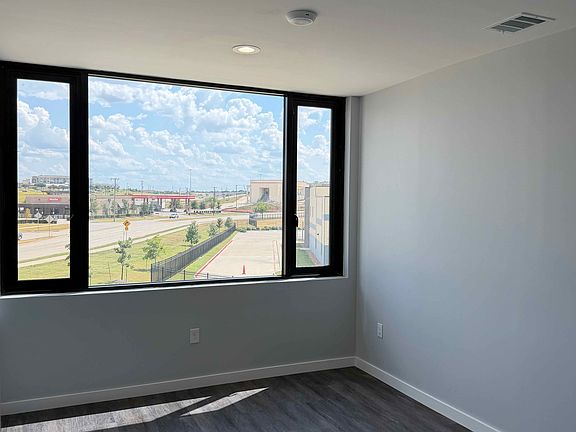 4th image of 3501 Carbon Rd #203