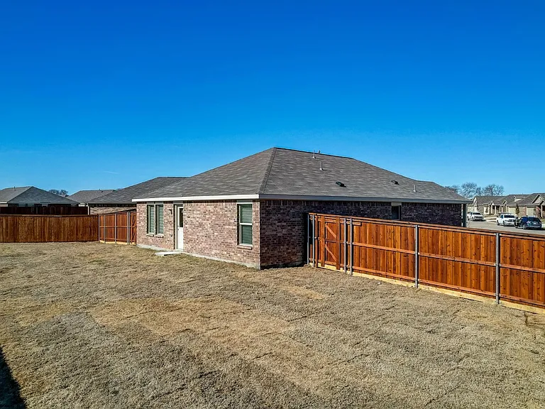 2832 Ozark Cir — Photo 9