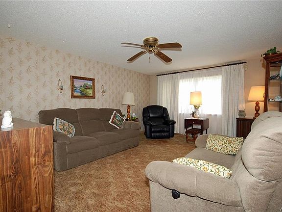2nd image of 58 Satinwood Dr