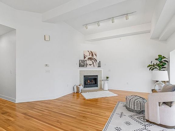4th image of 1101 Walnut St Unit 1206