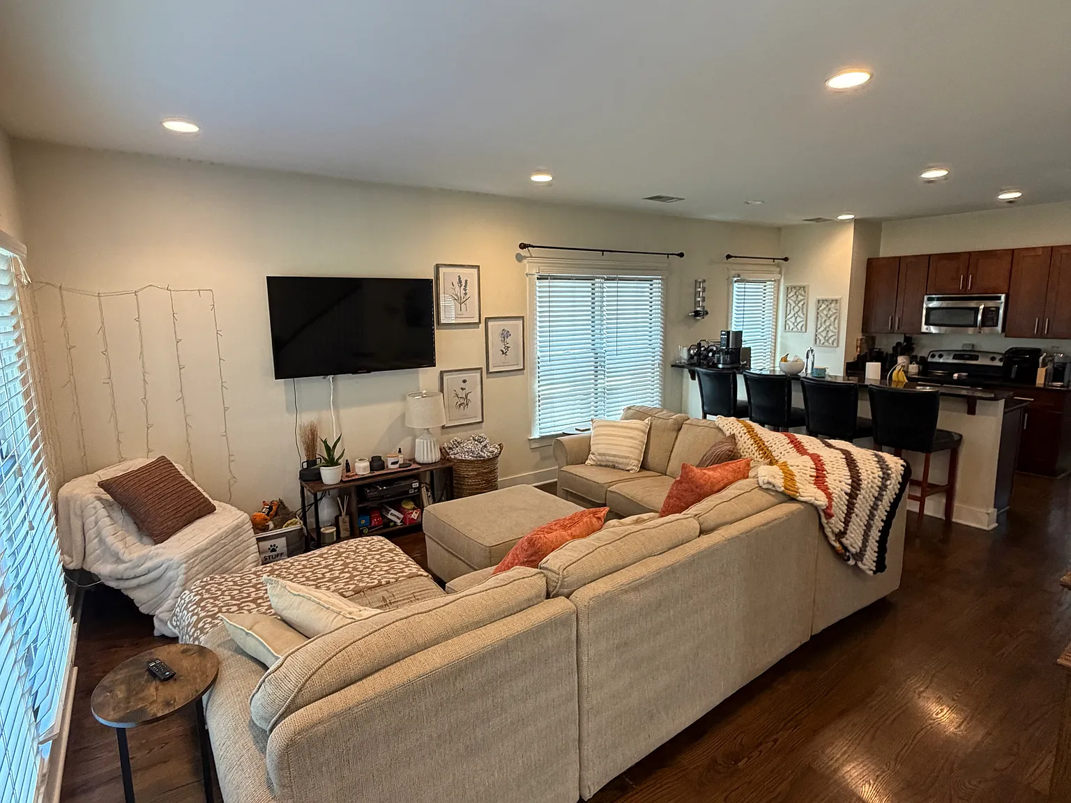 3 bed, 1404 sqft, $3,100 — Photo 3