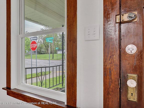 5th image of 1430 E Oakland Ave