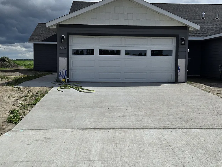 1538 Parke Ave S — Photo 1