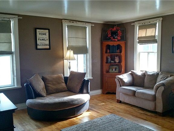 3rd image of 519 W Ludington St